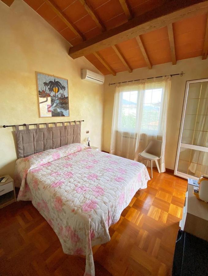 La Madonnina Bed & Breakfast Querceta Exterior foto